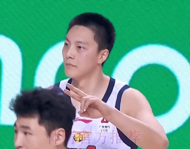 【集锦】假转身干拔三分，胡明轩26分4篮板4助攻 | 四川76-104广东